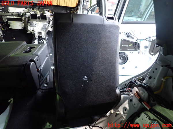 2UPJ-9236937145]アウトランダーPHEV(GN0W)右2列目シート 中古_4