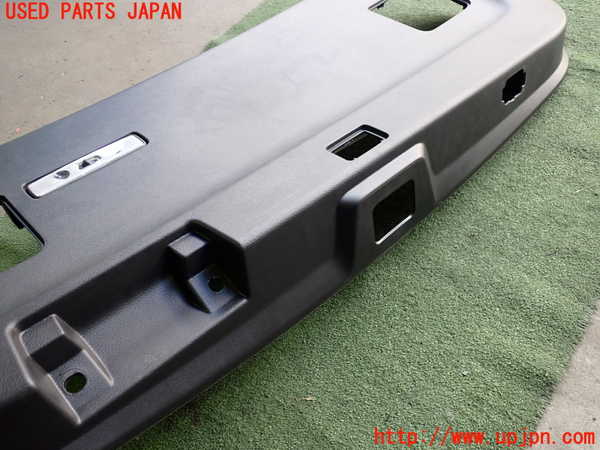 2UPJ-9236931578]アウトランダーPHEV(GN0W)バックドア内張り 中古_2