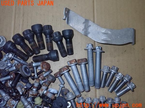 3UPJ=9236970720]BMW X3 xDrive 25i(PC25 E83)後期 ネジ・ナット・ステー類 セット ジャンク_2