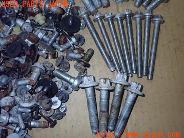 3UPJ=9236970720]BMW X3 xDrive 25i(PC25 E83)後期 ネジ・ナット・ステー類 セット ジャンク_3