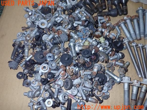3UPJ=9236970720]BMW X3 xDrive 25i(PC25 E83)後期 ネジ・ナット・ステー類 セット ジャンク_4