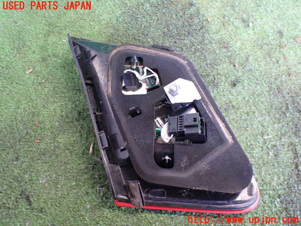 2UPJ-9236981550]ベンツ E350 W212(212056C)右リアフィニッシャー 中古_2