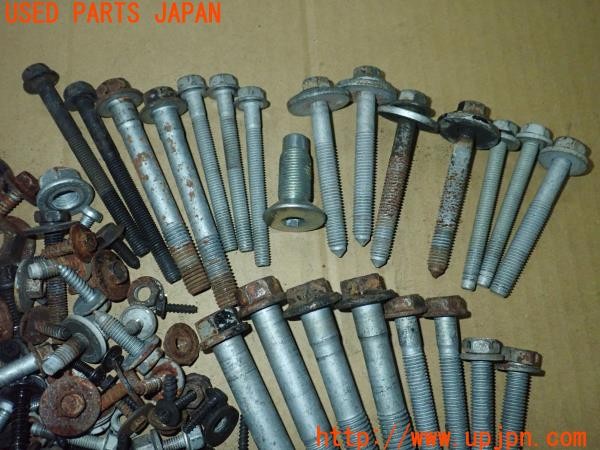 3UPJ=9236990720]クライスラー 300(LX36 LD系)前期 ネジ・ナット・ステー類 セット ジャンク_2