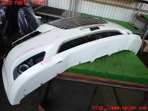 2UPJ-9236991010]クライスラー・300(LX36)フロントバンパー 中古_2