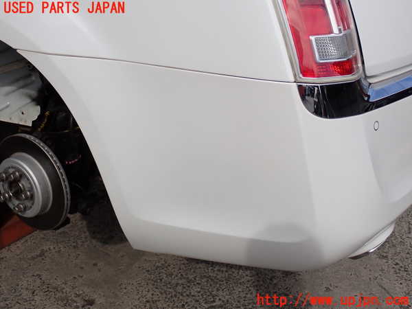 2UPJ-9236991610]クライスラー・300(LX36)リアバンパー 中古_4