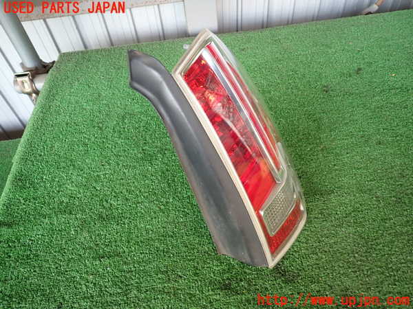 2UPJ-9236991530]クライスラー・300(LX36)右テールランプ 中古_2