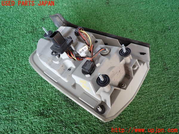 2UPJ-9236991530]クライスラー・300(LX36)右テールランプ 中古_3