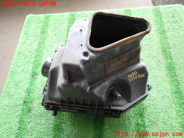 2UPJ-9236992560]クライスラー・300(LX36)エアクリーナーボックス 中古_4