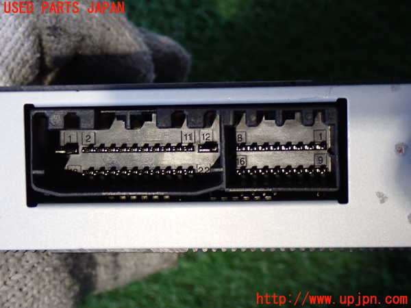 2UPJ-9236996525]クライスラー・300(LX36)アンプ 中古_2