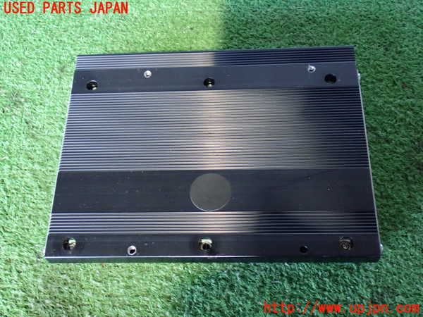 2UPJ-9236996525]クライスラー・300(LX36)アンプ 中古_3