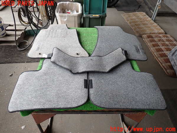 2UPJ-9236997800]クライスラー・300(LX36)フロアマット 中古_4