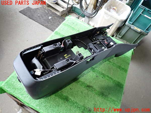 2UPJ-9236997540]クライスラー・300(LX36)センターコンソール 中古_5