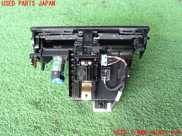 2UPJ-9236997841]クライスラー・300(LX36)小物入れ1 中古_3