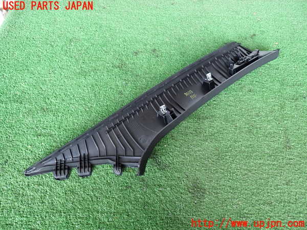 2UPJ-9236997660]クライスラー・300(LX36)左フロントピラートリム 中古_4