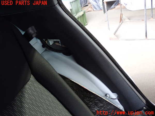 2UPJ-9236997680]クライスラー・300(LX36)左リアピラートリム 中古_3