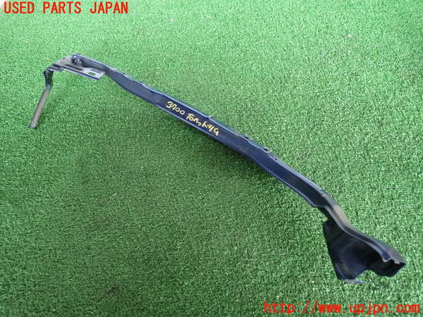 2UPJ-9237001140]アルテッツァ(GXE10)右ヘッドライトリム 中古_2