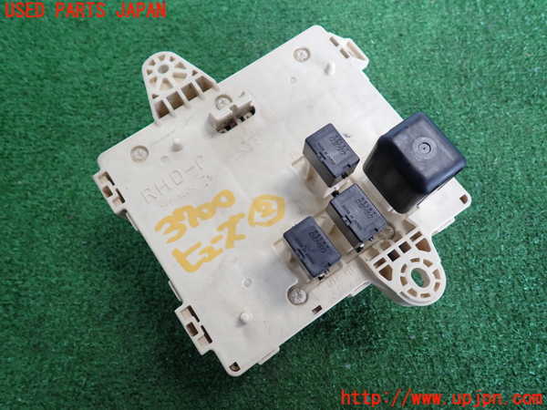 2UPJ-9237006742]アルテッツァ(GXE10)ヒューズボックス2(室内助手席側) 中古_2