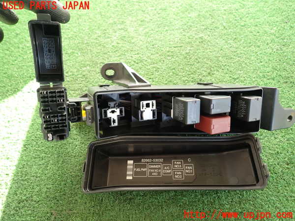 2UPJ-9237006743]アルテッツァ(GXE10)ヒューズボックス3(EGルーム内助手席側) 中古_4
