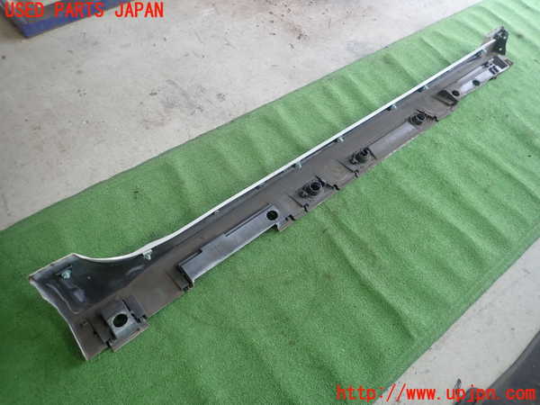 1UPJ-9237011392]カローラ ツーリング ハイブリッド(ZWE211W)左サイドステップ 中古_2