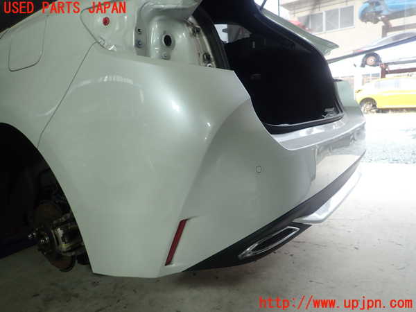 1UPJ-9237011610]カローラ ツーリング ハイブリッド(ZWE211W)リアバンパー 中古_3