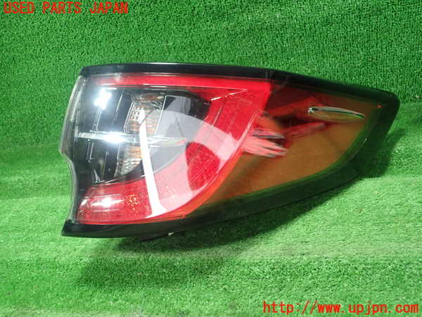 1UPJ-9237011530]カローラ ツーリング ハイブリッド(ZWE211W)右テールランプ 中古_2