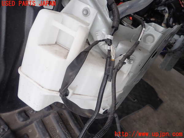 1UPJ-9237016791]カローラ ツーリング ハイブリッド(ZWE211W)ウォッシャータンク1 中古_2