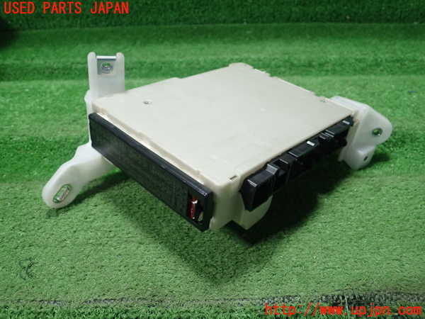 1UPJ-9237016742]カローラ ツーリング ハイブリッド(ZWE211W)ヒューズボックス2 中古_2