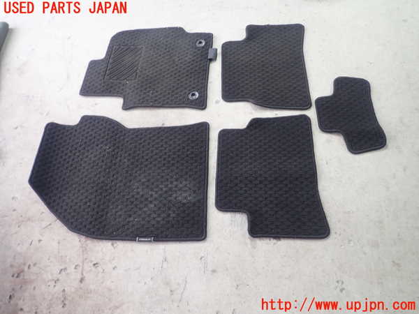 1UPJ-9237017800]カローラ ツーリング ハイブリッド(ZWE211W)フロアマット 中古_2