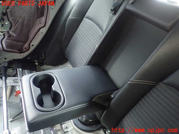 1UPJ-9237017385]カローラ ツーリング ハイブリッド(ZWE211W)リアシート 中古_2