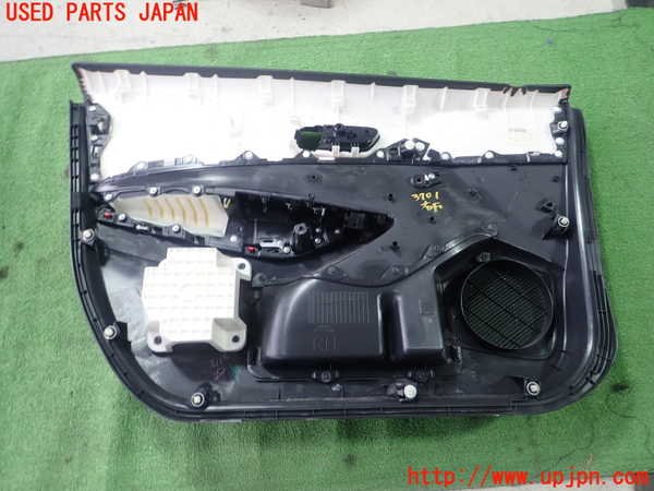 1UPJ-9237011234]カローラ ツーリング ハイブリッド(ZWE211W)右前ドア内張り 中古_3