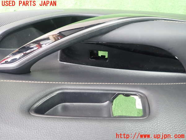 1UPJ-9237011264]カローラ ツーリング ハイブリッド(ZWE211W)左前ドア内張り 中古_2
