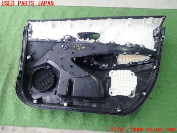 1UPJ-9237011264]カローラ ツーリング ハイブリッド(ZWE211W)左前ドア内張り 中古_3