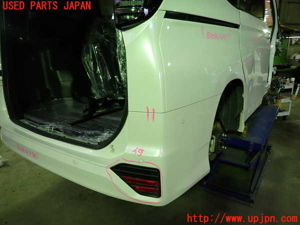 1UPJ-9237021610]ヴォクシー(ノア)(MZRA90W)リアバンパー 中古_2