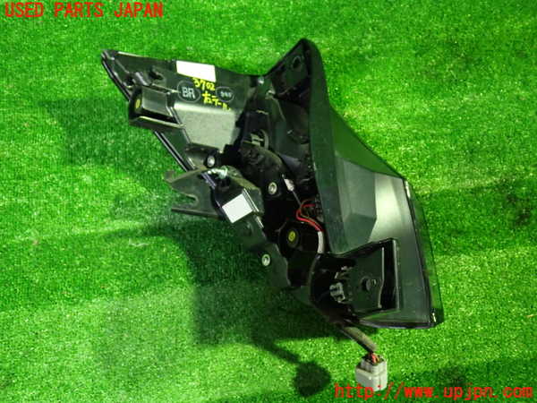 1UPJ-9237021530]ヴォクシー(ノア)(MZRA90W)右テールランプ 中古_2
