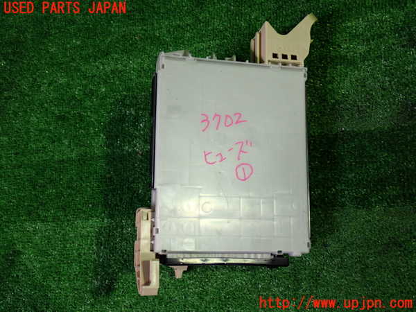 1UPJ-9237026741]ヴォクシー(ノア)(MZRA90W)ヒューズボックス1(室内助手席側) 中古_2