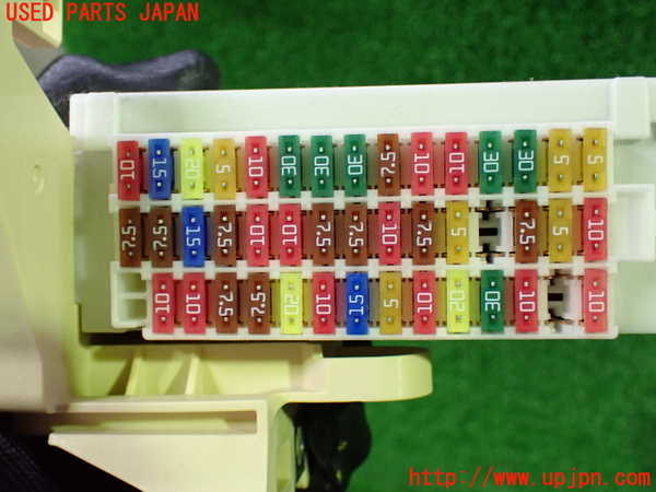 1UPJ-9237026741]ヴォクシー(ノア)(MZRA90W)ヒューズボックス1(室内助手席側) 中古_3
