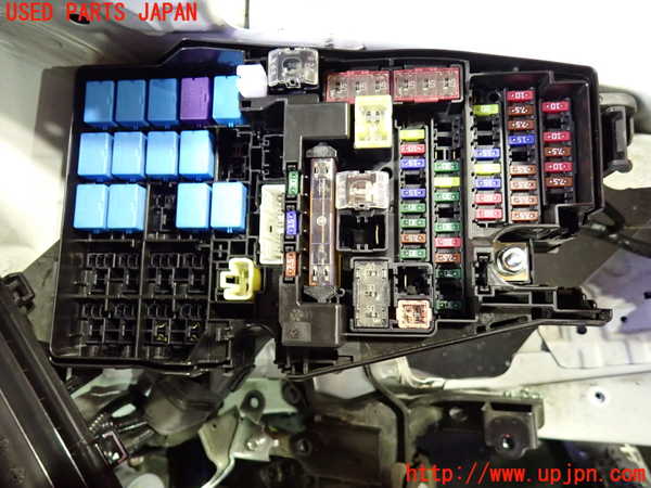 1UPJ-9237026742]ヴォクシー(ノア)(MZRA90W)ヒューズボックス2(EGルーム内助手席側) 中古_2