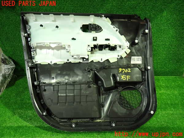 1UPJ-9237021234]ヴォクシー(ノア)(MZRA90W)右前ドア内張り 中古_4