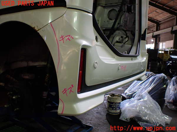 1UPJ-9237041610]スペーシア カスタム(MK53S)リアバンパー 中古_4