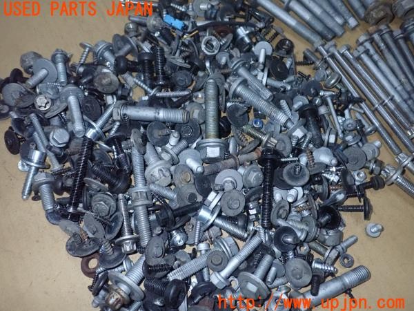 3UPJ=9237050720]BMW 528i(FR30 F10)ネジ・ナット・ステー類 セット ジャンク_4