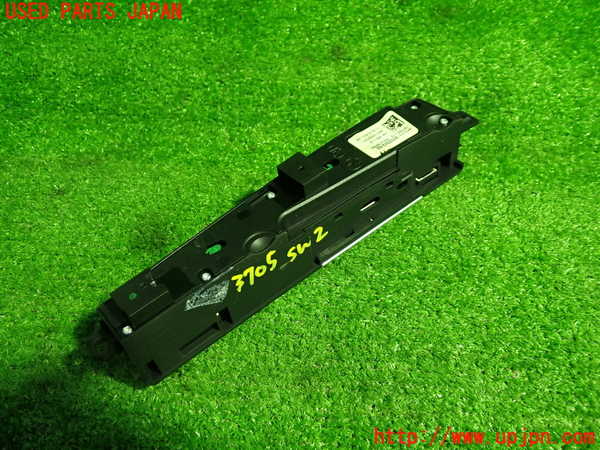 1UPJ-9237056307]BMW 528i(FR30)(F10)スイッチ2 (走行モード切替、ソナー、TRC OFF) 中古_2