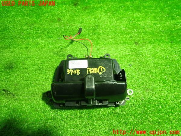 1UPJ-9237057821]BMW 528i(FR30)(F10)灰皿1 中古_3