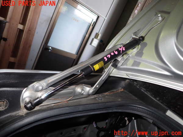 1UPJ-9237061506]クラウン ロイヤル ハイブリッド(AWS210)トランクダンパー 中古_2
