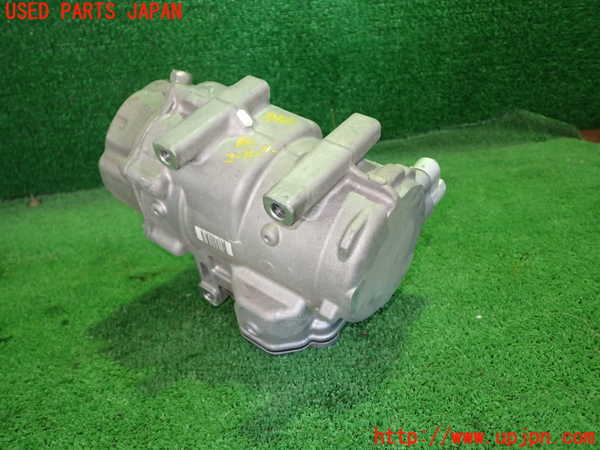 1UPJ-9237066025]クラウン ロイヤル ハイブリッド(AWS210)エアコンコンプレッサー 中古_3