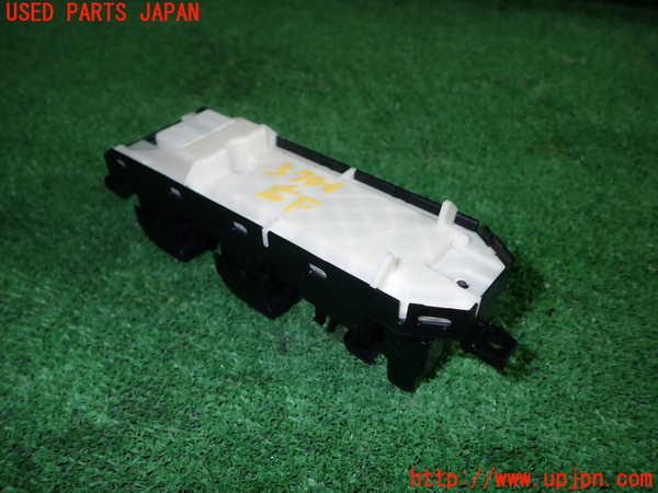 1UPJ-9237066240]クラウン ロイヤル ハイブリッド(AWS210)右前パワーウィンドウスイッチ 中古_2