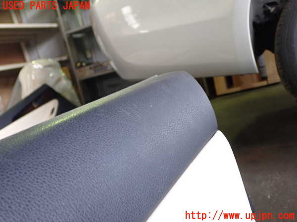 1UPJ-9237061234]クラウン ロイヤル ハイブリッド(AWS210)右前ドア内張り 中古_4