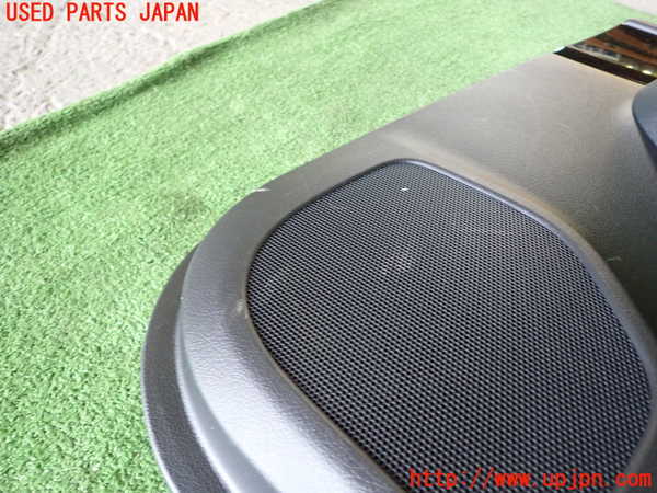 1UPJ-9237061294]クラウン ロイヤル ハイブリッド(AWS210)右後ドア内張り 中古_2