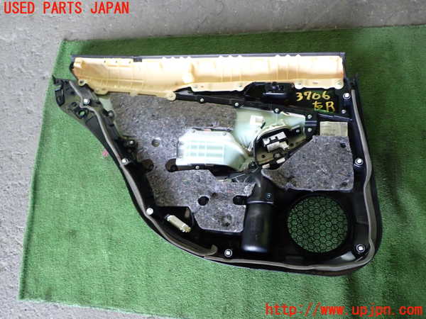 1UPJ-9237061294]クラウン ロイヤル ハイブリッド(AWS210)右後ドア内張り 中古_4