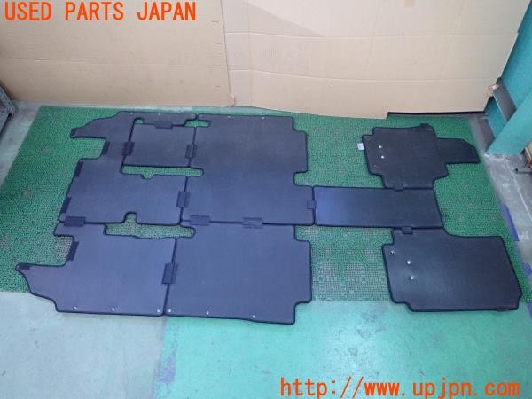3UPJ=9237070629]セレナ XV(C28)チェアキャブ スロープタイプ 純正 フロアマット 車いす1名送迎仕様 6人(1名+5名)・8人乗 福祉車両 中古_5