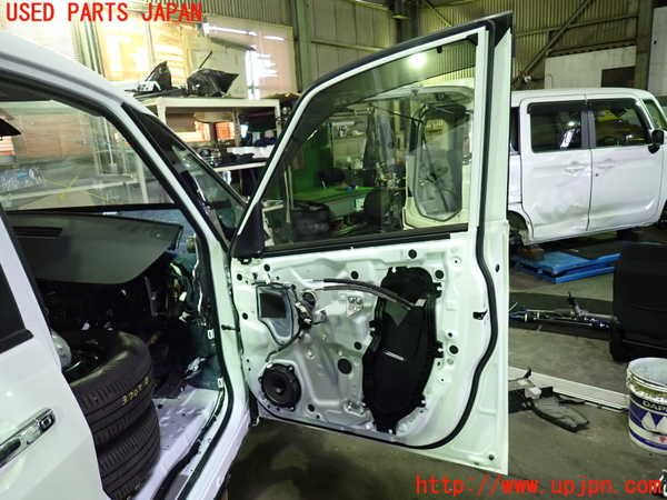 1UPJ-9237071230]セレナ(C28)右前ドア AGC M2H3 中古_5